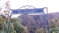 Gerbang masuk ke kawasan wisata Bukit Pergasingan. Untuk mendapatkan latar belakang Gunung Rinjani, wisatawab harus naik ke Bukit Pergasingan di Sembalun (Yudhistira/detikTravel)