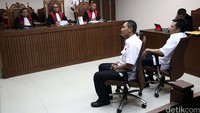 Setiyardi Budiono dan Darmawan Sepriyosa menjalani sidang perdana di Pengadilan Negeri Jakarta Pusat, Selasa (17/5/2016).
