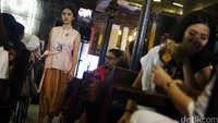 Sri Indonesia menggelar acara trunk show dan charity untuk memperlihatkan koleksi terbarunya.