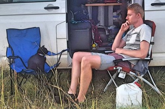 Video: Petualangan Pria Tasmania Berkeliling Australia dengan Kucingnya