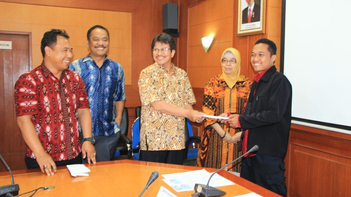 BNP2TKI Salurkan Asuransi untuk TKI yang Dipecat Perusahaan Bin Laden