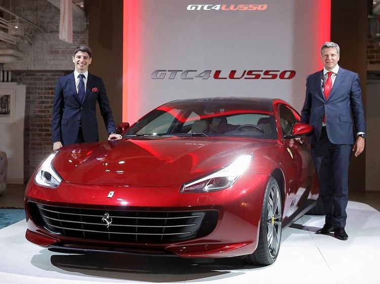Mobil Keluarga Ferrari Masuk Tanah Asia
