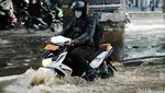 Jalan KH Noor Alie Kalimalang Tergenang