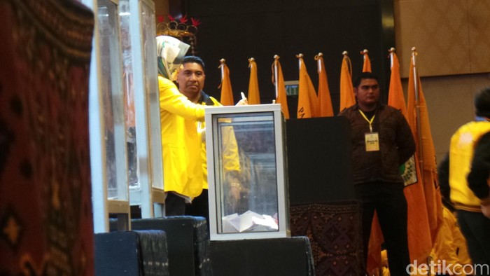 Voting Putaran Pertama Selesai, Pemilihan Ketum Golkar Diskors Salat Subuh