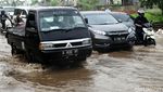Jalan KH Noor Alie Kalimalang Tergenang