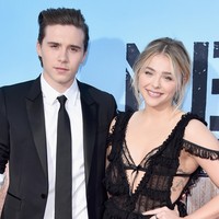 Brooklyn Beckham dan Chloe Moretz kini sudah kembali mesra. Namun sebelumnya pasangan muda ini sempat putus setelah setahun berpacaran karena LDR. Foto: Alberto E. Rodriguez