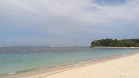 Salah satu yang seringkali ramai dikunjungi turis asing adalah Pantai Geger (Kurnia/detikTravel)