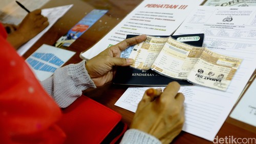 Perpanjang Pajak Kendaraan di mall samsat keliling. dikhy sasra/ilustrasi/detikfoto
