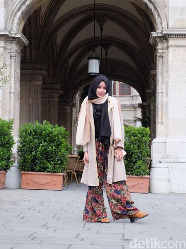 OOTD Cantiknya Aghnia Punjabi Saat Kunjungi Istana OOTD Cantiknya Aghnia Punjabi Saat Kunjungi Istana