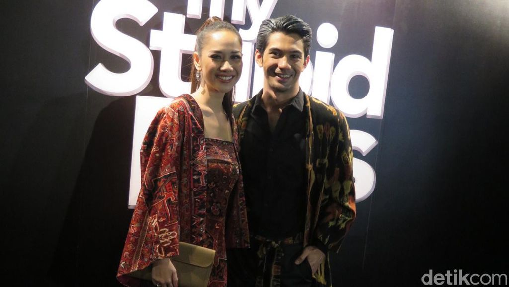 BCL dan Reza Rahadian Disambut Histeris Penggemar di Malaysia