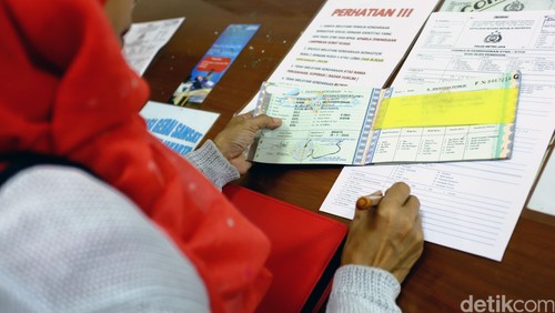 Perpanjang Pajak Kendaraan di mall samsat keliling. dikhy sasra/ilustrasi/detikfoto