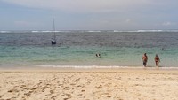 Foto: Pantai Geger letaknya di Nusa Dua, Bali. Pantai ini menjadi alternatif lokasi wisata buat traveler yang ingin datang ke tempat indah namun relatif sepi (Kurnia/detikTravel) (Kurnia/detikTravel)
