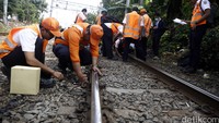 Evakuasi Penyebab anjloknya kereta masih diinvestigasi.