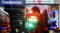 Penurunan nilai tukar dolar AS terhadap rupiah tidak memberikan efek yang cukup signifikan. Selain itu, karena barang elektronik bukan termasuk kebutuhan primer, maka penjualannya ikut merosot.