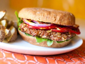 BBQ Tempe dan Burger Tempe, Menu Gaya Barat yang Populer