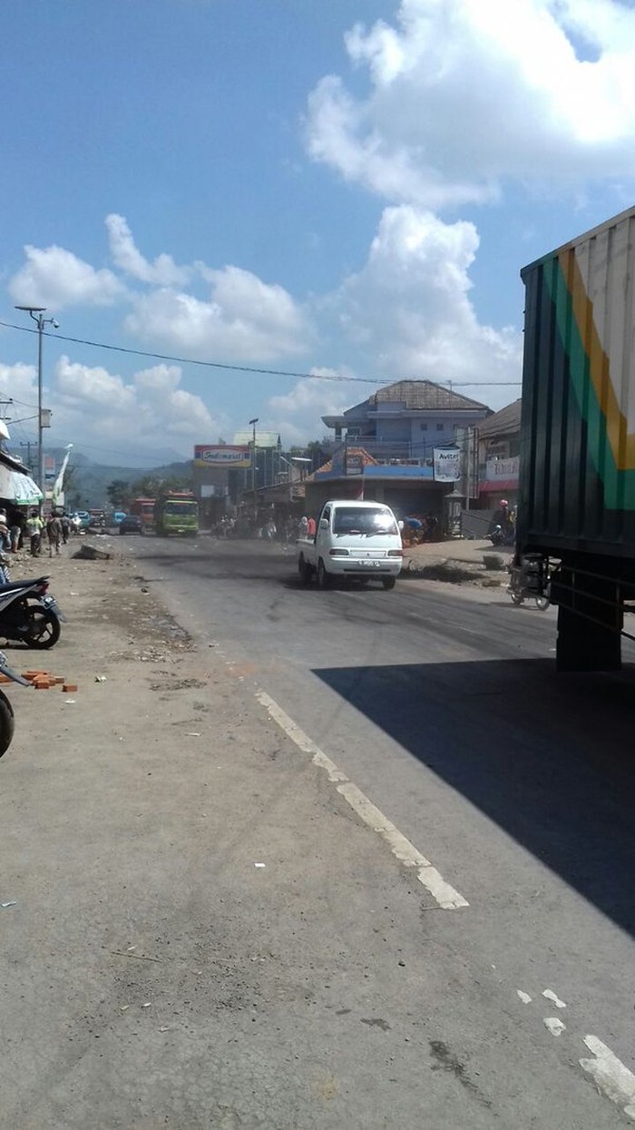 Jalur Nagreg-Limbangan Sudah Normal, Polisi Buka Jalan yang Diblokir Pedagang