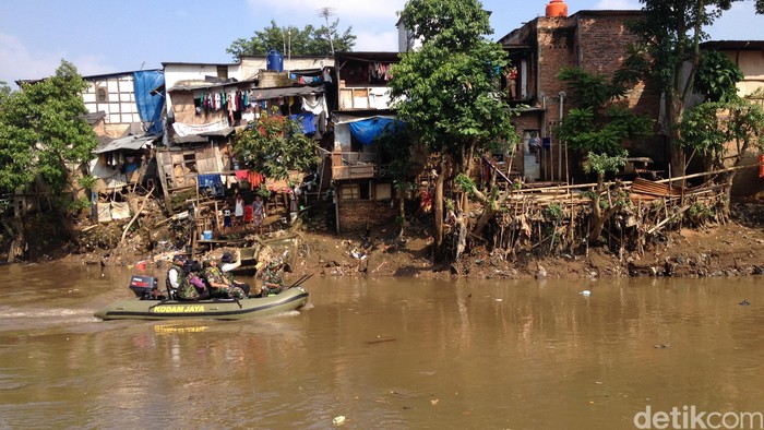 Susuri Kali Ciliwung, Ahok Ingin Lihatkan Ulah Culas Perusahaan ke Anak Buahnya