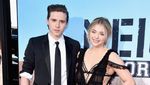Aww, Chloe Moretz Gandeng Brooklyn Beckham di Red Carpet