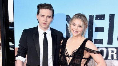 Aww, Chloe Moretz Gandeng Brooklyn Beckham di Red Carpet