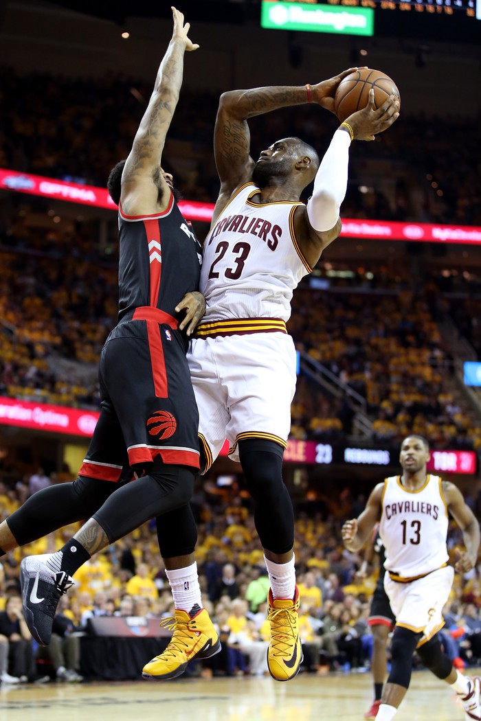 LeBron-Irving Bawa Cavs Jinakkan Raptors di Gim Pertama