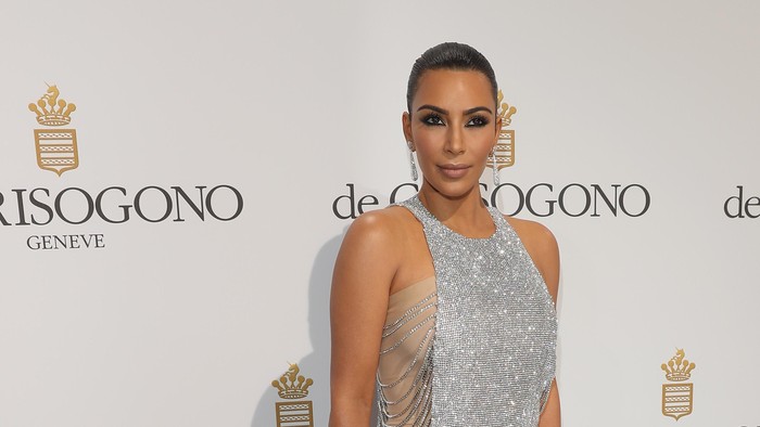 Kim Kardashian yang mulai rutin minum jus seledri. Foto: Getty Images Kim Kardashian yang mulai rutin minum jus seledri. Foto: Getty Images