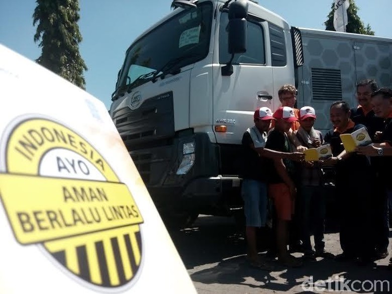 UD Trucks Ajak Pengemudi Truk Aman Berlalu Lintas