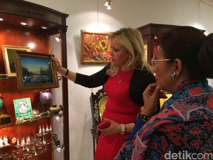 Di Sela Kunjungan Jokowi, Susi Kepincut Barang Antik Rusia