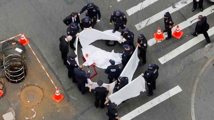 Pria Berpisau Ditembak Mati Polisi di Manhattan New York