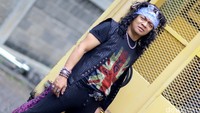 Setelah delapan tahun menghilang, ia kembali dengan album bertajuk Rockalisasi