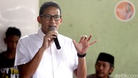 Sandiaga berdialog dengan warga Bukit Duri.
