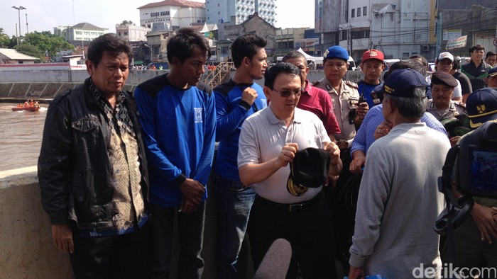Banyak Warga Bangun Rumah di Pinggiran Kali, Ahok: Mana Suara Aktivis?