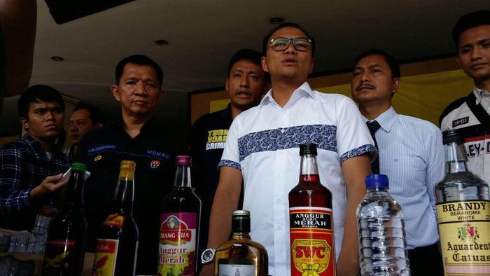 Jelang Ramadhan, Polisi Sita Ribuan Miras dan Puluhan Ribu Petasan