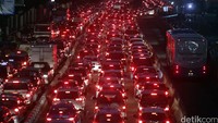 Salah satu hal yang harus diperhatikan dalam pelat ganjil-genap adalah kemungkinan pengguna mengganti pelat kendaraan mereka.