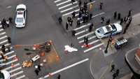Wakil Kepala Kepolisian New York James ONeill mengatakan bahwa dua polisi melepaskan 9 tembakan ke pria tersebut. Sebelumnya, pria itu mengumpat dan bertindak agresif ke penjaga toko. REUTERS/Lucas Jackson.
