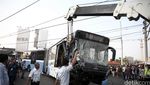 KA Senja Utama Tabrak TransJ-Avanza