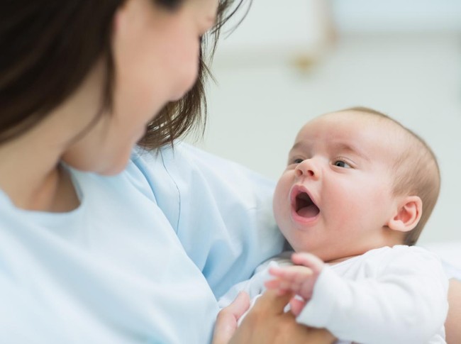 5 Hal Seputar Menggendong Bayi Ini Perlu Ayah dan Ibu Tahu 5 Hal Seputar Menggendong Bayi Ini Perlu Ayah dan Ibu Tahu