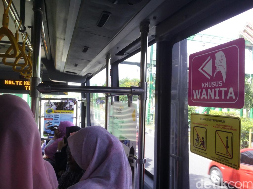 Melongok TransK Bus Yang Memisahkan Penumpang Pria Dan Wanita