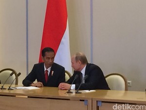 Bertemu Putin, Jokowi Bahas Kerjasama Pertahanan dan Pemberantasan Terorisme