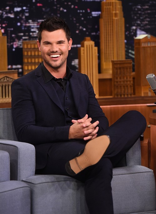 NEW YORK, NY - MARCH 31:  Taylor Lautner visit's 
