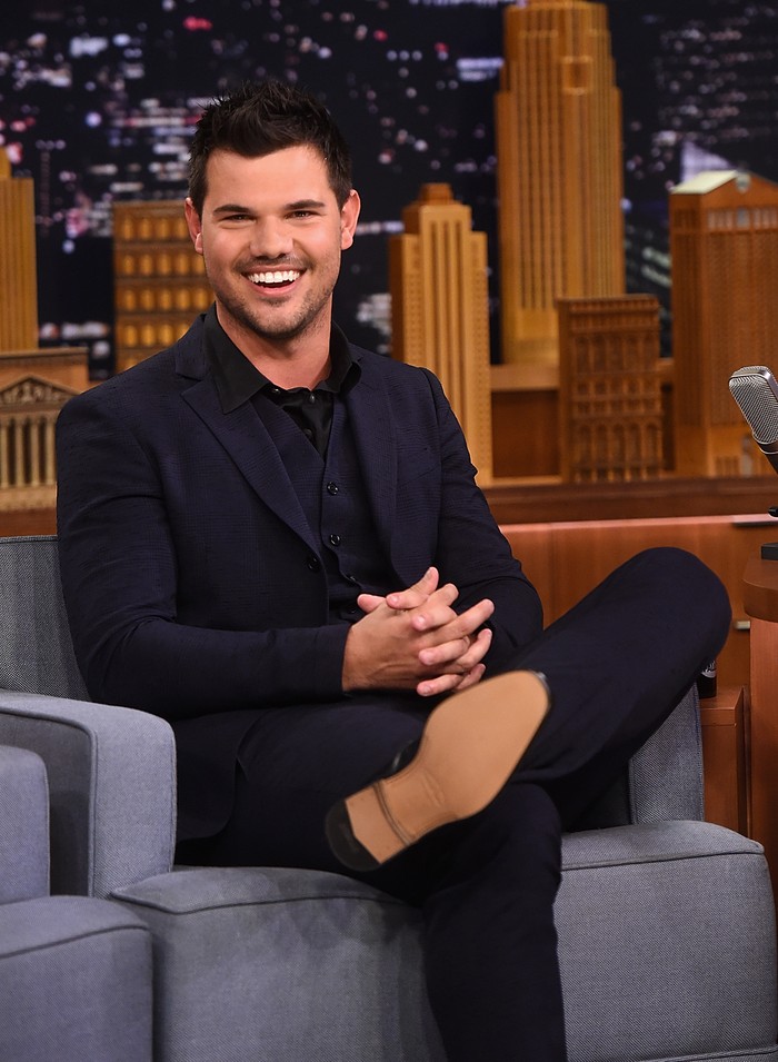 NEW YORK, NY - MARCH 31:  Taylor Lautner visit's 
