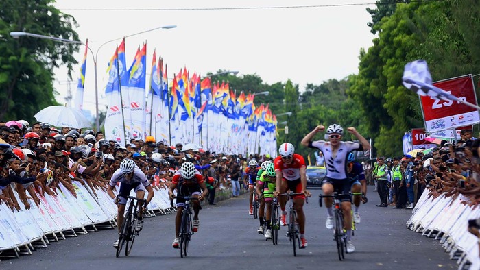 Christie dari tim Kenya Riders Downunder Menangi Etape Pertama