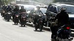 Pemotor Nekat Lawan Arus