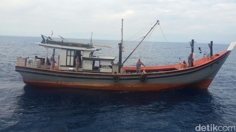 Bakamla Tangkap Kapal Berbendera Thailand dan Malaysia di Selat Malaka Bakamla Tangkap Kapal Berbendera Thailand dan Malaysia di Selat Malaka