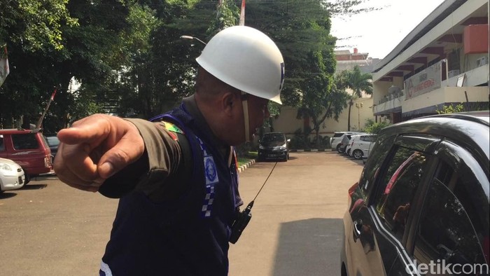 Seorang Pengemudi Mobil Berstiker TNI Marah Disetop Saat Operasi Patuh Jaya