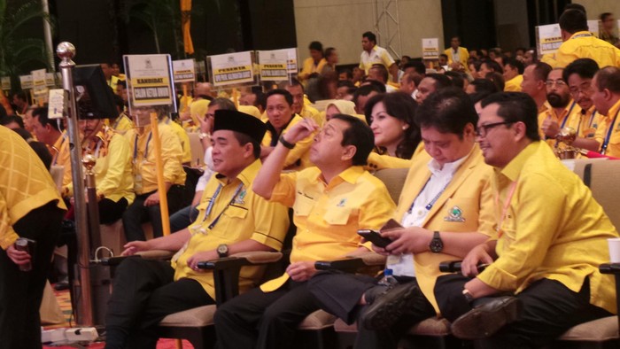 Harapan Loyalis Akom Dirangkul Novanto di Kepengurusan Golkar