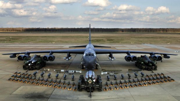 Pengebom B-52 sempat dikerahkan untuk menebang pohon di DMZ.