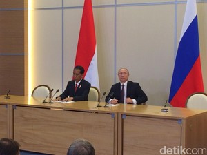 Bertemu Jokowi, Putin Sebut Rusia Investasi di Kereta Kalimantan Hingga Listrik