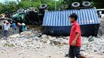 Truk Terbalik di Lombok Timur