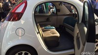Google kemudian mengubah strategi mobil tanpa sopirnya dan mengganti mereknya dengan Waymo. Firefly yang memiliki kecepatan maksimal 25 mil per jam tidak memiliki airbag dan dianggap tidak praktis. Foto: detikINET/Achmad Rouzni Noor II