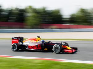 Verstappen Kuasai Hari Kedua